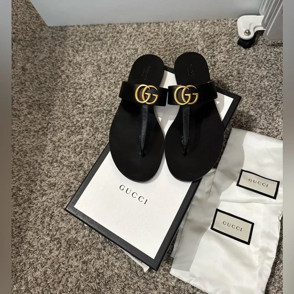 Gucci Black Sandals with Gold Logo - Picture 3 of 12